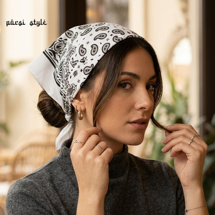 دستمال سر بزرگسال نخی طرح چاپی بته جقه کوچک سفید