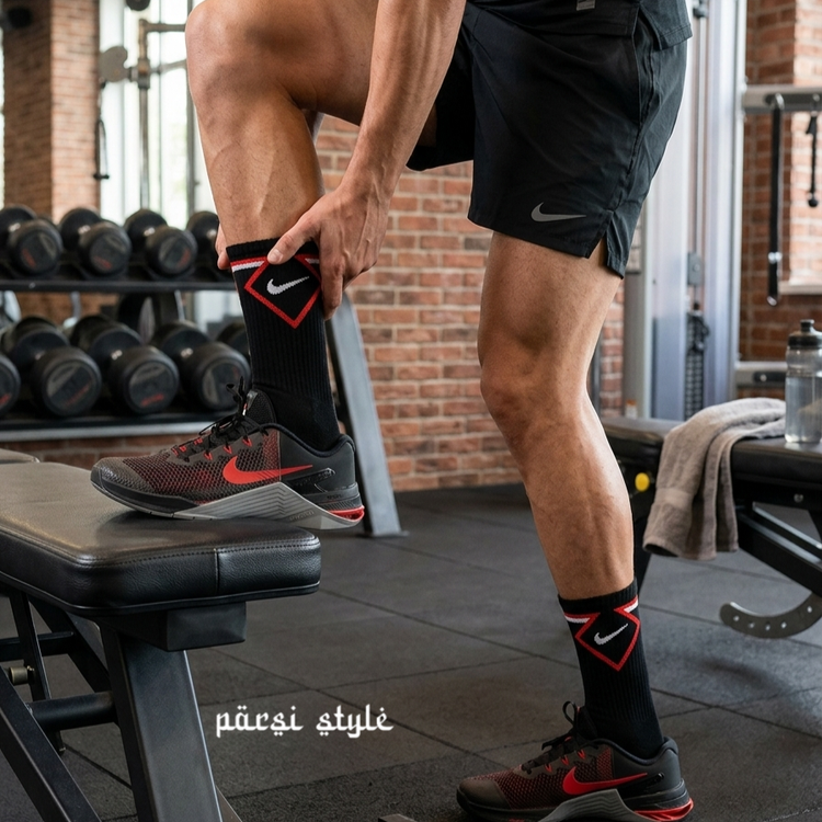 جوراب بزرگسال ساقدار ورزشی طرحدار NIKE